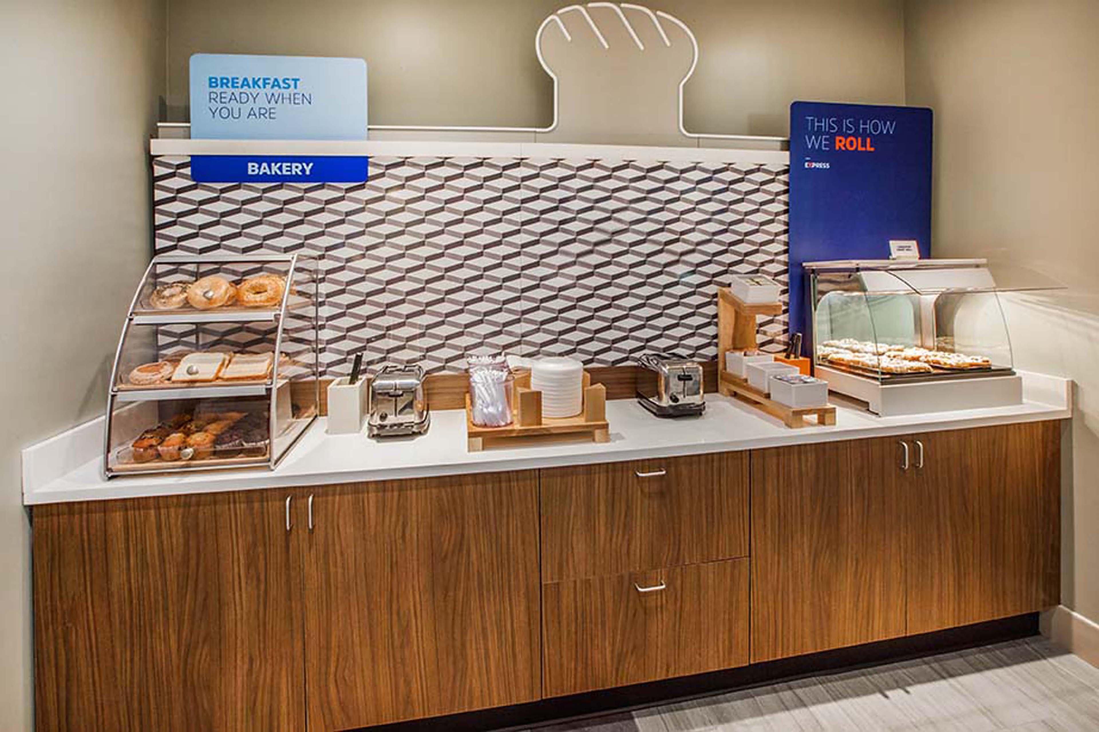 Holiday Inn Express & Suites Pueblo By Ihg Εξωτερικό φωτογραφία